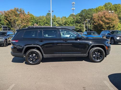 2025 Jeep Grand Cherokee L Laredo