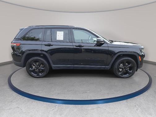 Diamond Black 2023 Jeep Grand Cherokee Altitude
