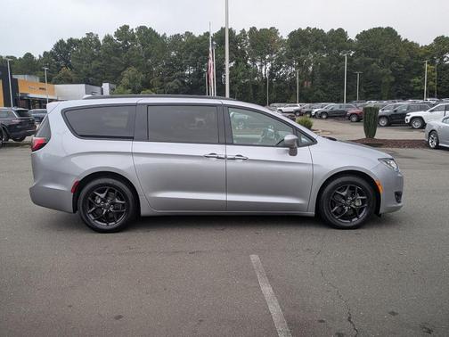 2020 Chrysler Pacifica Touring-L Plus