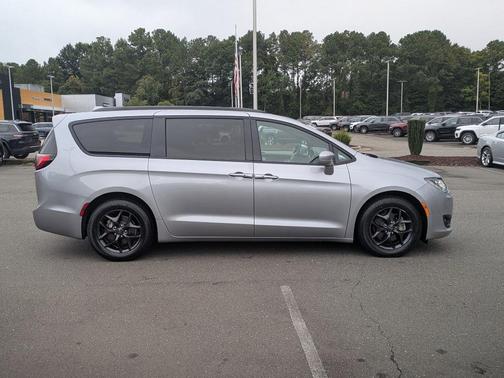 2020 Chrysler Pacifica Touring-L Plus