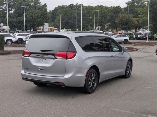 2020 Chrysler Pacifica Touring-L Plus