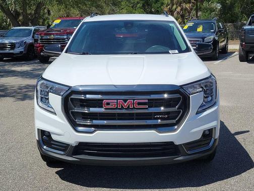 Summit White 2023 GMC Terrain AT4