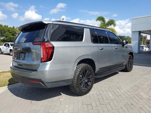 2023 GMC Yukon XL SLT