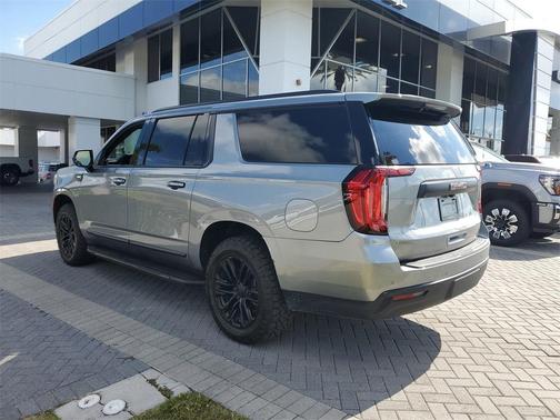 2023 GMC Yukon XL SLT