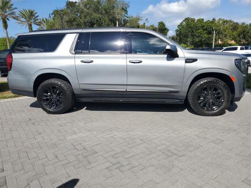 2023 GMC Yukon XL SLT