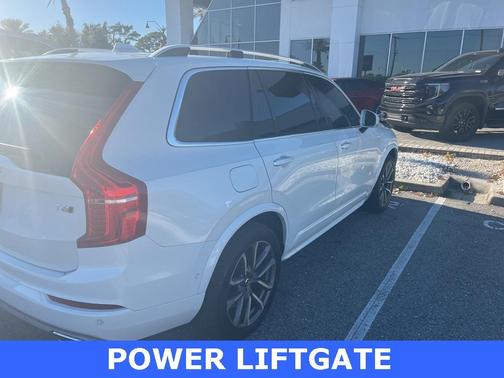 2019 Volvo XC90 T6 Momentum