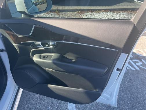 2019 Volvo XC90 T6 Momentum