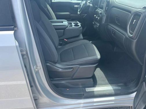 Silver Ice Metallic 2019 Chevrolet Silverado 1500 LT