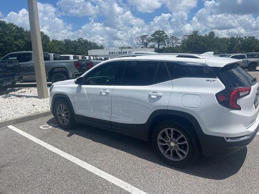 Summit White 2024 GMC Terrain SLT