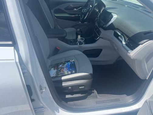 Summit White 2024 GMC Terrain SLT