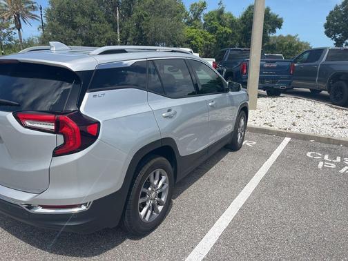 Quicksilver Metallic 2022 GMC Terrain SLT