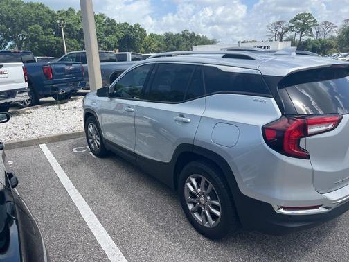 Quicksilver Metallic 2022 GMC Terrain SLT
