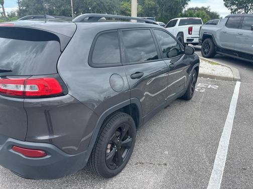 2017 Jeep Cherokee Sport