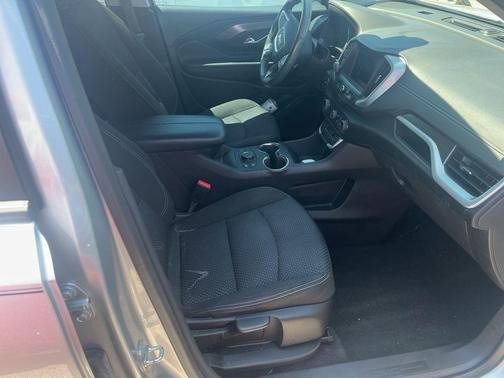 Quicksilver Metallic 2022 GMC Terrain SLE