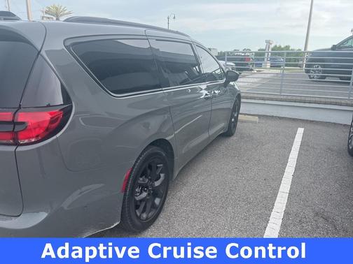 2024 Chrysler Pacifica Touring-L