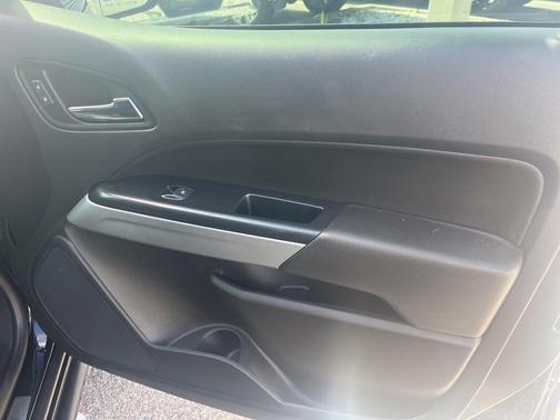 Black 2021 Chevrolet Colorado LT