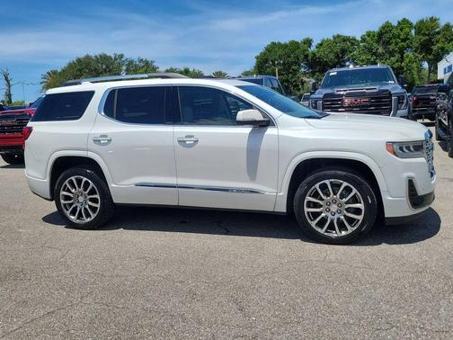 White Frost Tri-Coat 2022 GMC Acadia Denali