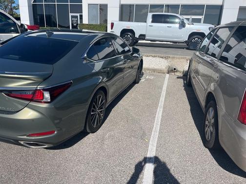 2022 Lexus ES 350 Base