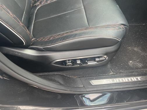 2022 Jeep Grand Cherokee Summit