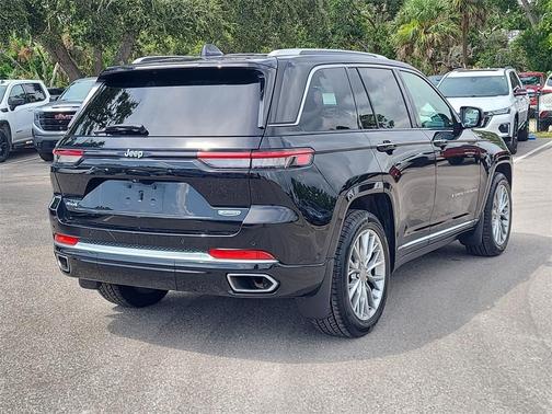 2022 Jeep Grand Cherokee Summit