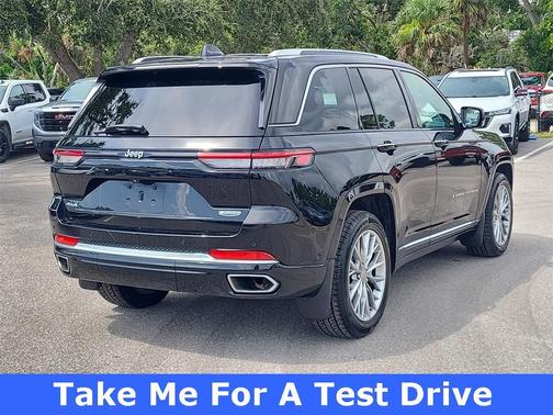 2022 Jeep Grand Cherokee Summit
