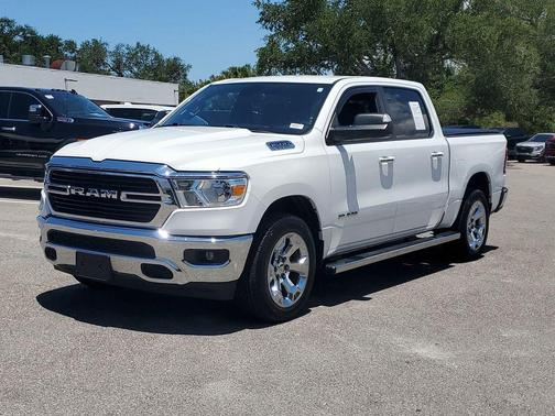 Bright White Clearcoat 2019 RAM 1500 Big Horn