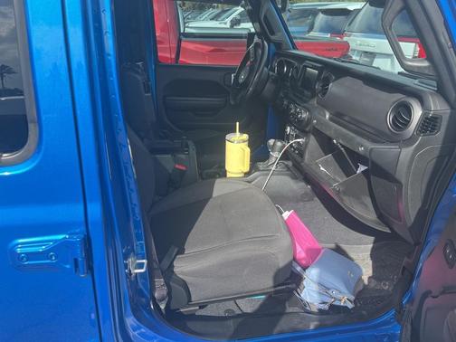 2023 Jeep Gladiator Sport