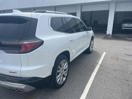 2024 GMC Acadia Denali