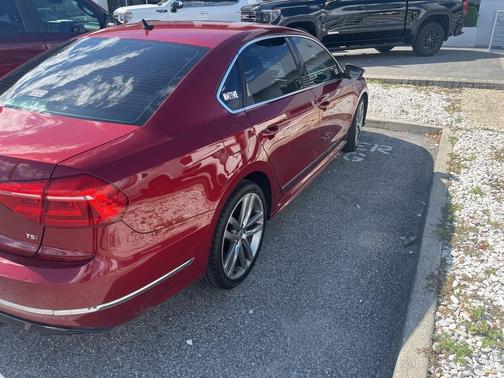 2016 Volkswagen Passat 1.8T R-Line w/ Comfort