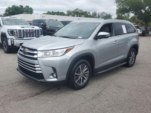 Celestial Silver Metallic 2019 Toyota Highlander XLE
