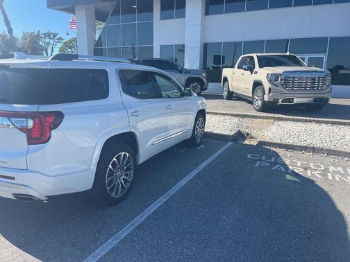 2023 GMC Acadia Denali