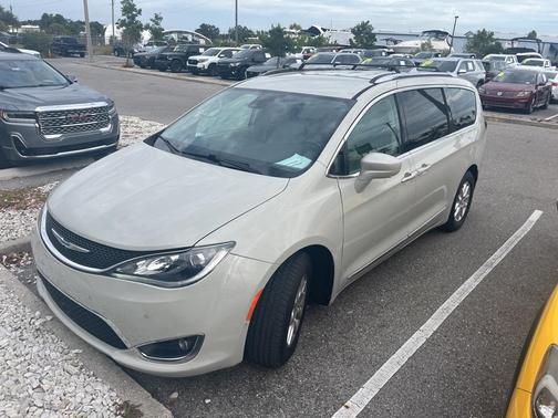 2020 Chrysler Pacifica Touring-L