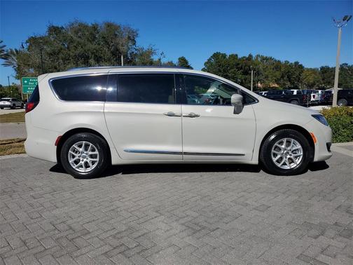 2020 Chrysler Pacifica Touring-L