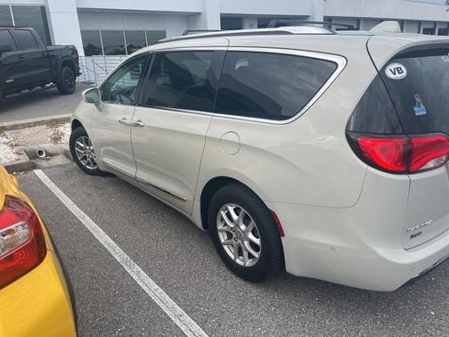 2020 Chrysler Pacifica Touring-L