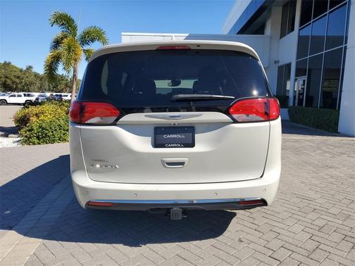 2020 Chrysler Pacifica Touring-L