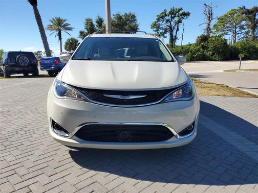 2020 Chrysler Pacifica Touring-L