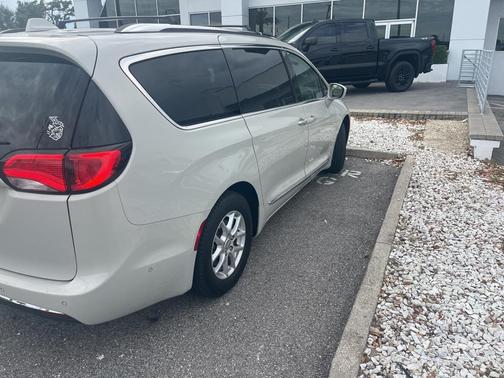 2020 Chrysler Pacifica Touring-L