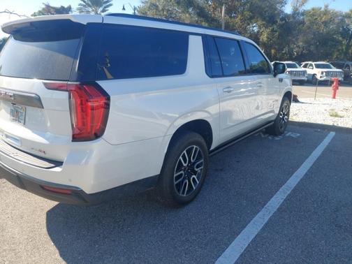 2022 GMC Yukon XL AT4