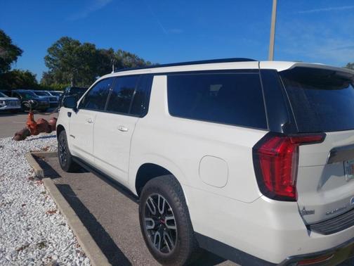 2022 GMC Yukon XL AT4