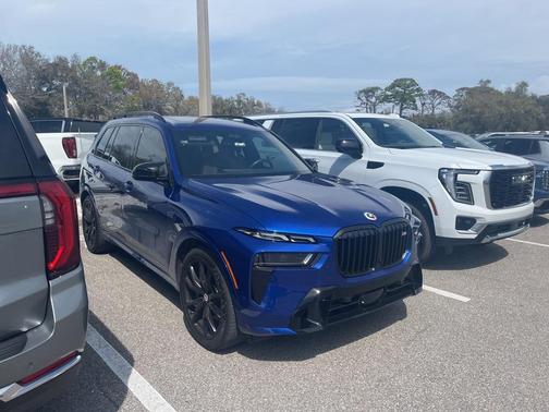 2023 BMW X7 M60i