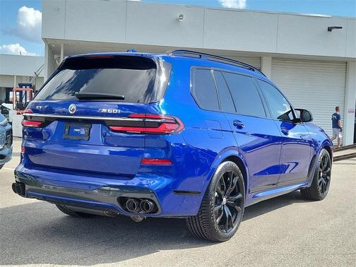 2023 BMW X7 M60i