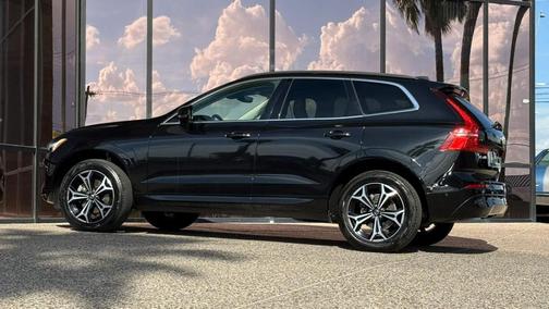 2022 Volvo XC60 B5 Momentum