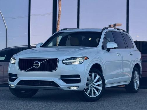 Crystal White Pearl 2016 Volvo XC90 T6 Momentum