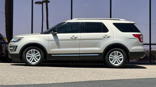 White Gold Metallic 2017 Ford Explorer XLT