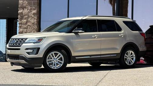 White Gold Metallic 2017 Ford Explorer XLT