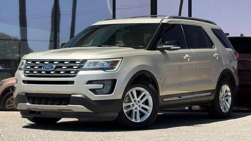 White Gold Metallic 2017 Ford Explorer XLT