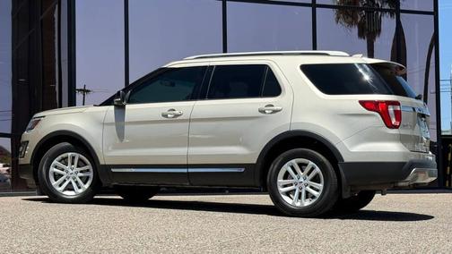 White Gold Metallic 2017 Ford Explorer XLT