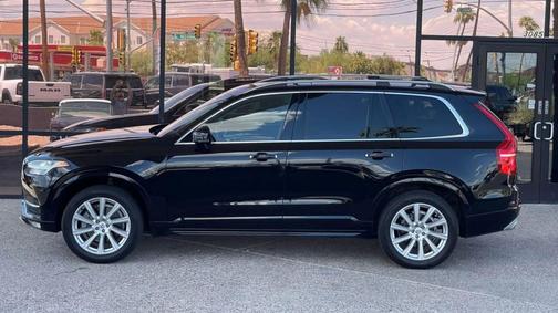 2016 Volvo XC90 T6 Momentum