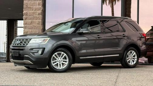 White Platinum Metallic Tri-Coat 2017 Ford Explorer XLT