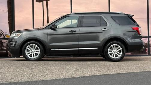 White Platinum Metallic Tri-Coat 2017 Ford Explorer XLT